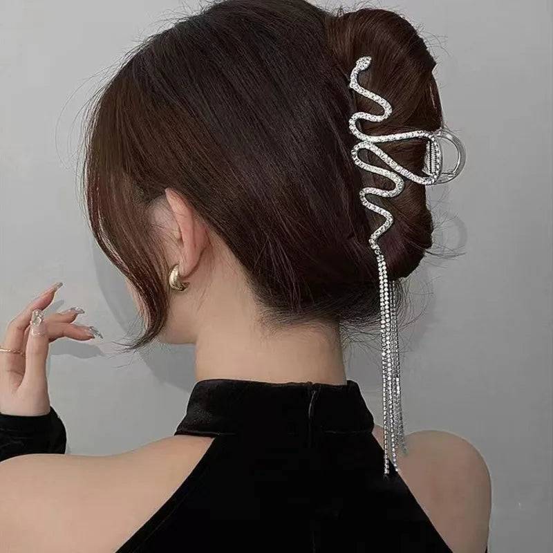 Wavy Diamond Fringe Claw Clip