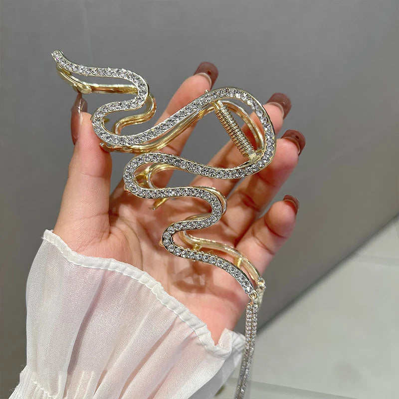 Wavy Diamond Fringe Claw Clip