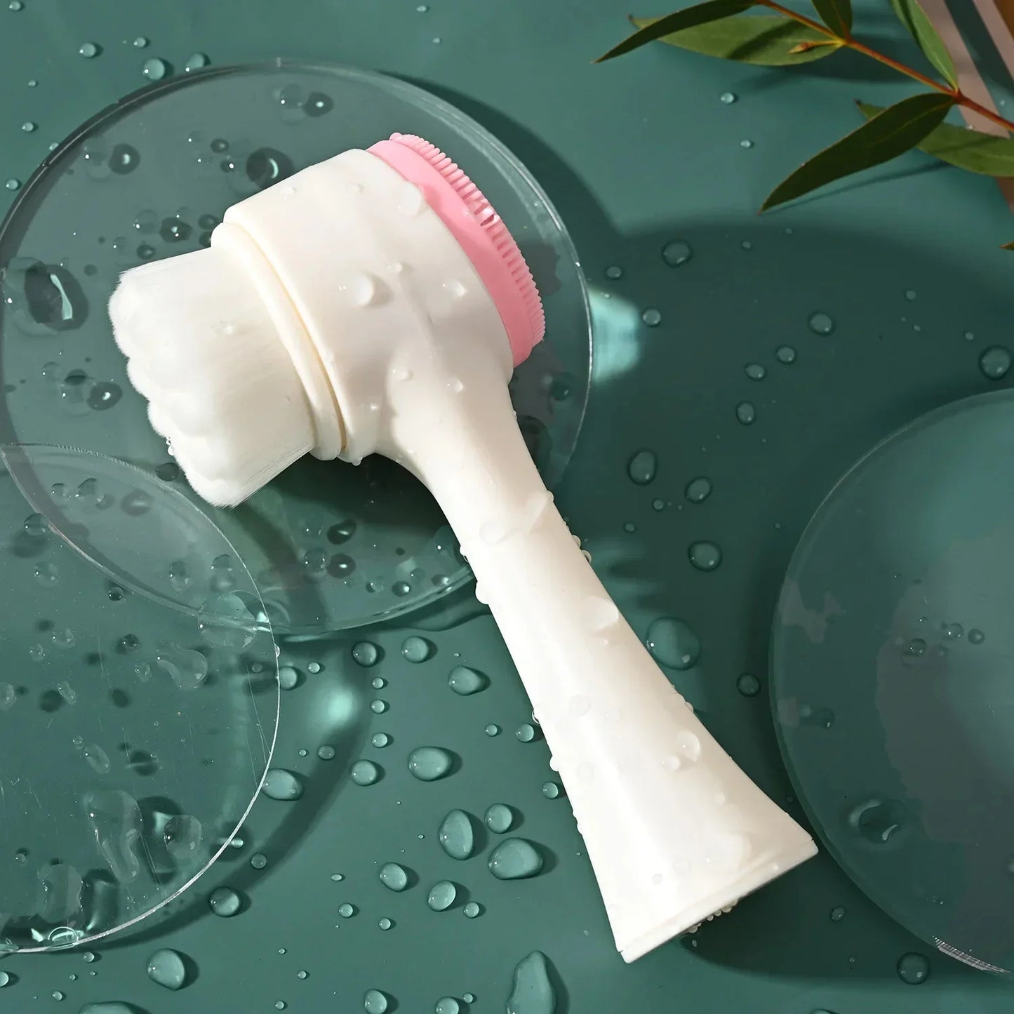 2-in-1 Facial Cleansing & Deep Pore Brush